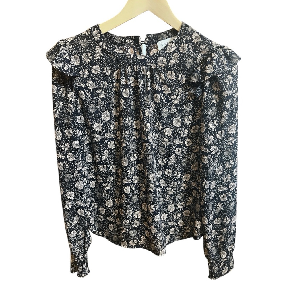 Evereve Navy and Beige Ruffled Puff Sleeve Blouse